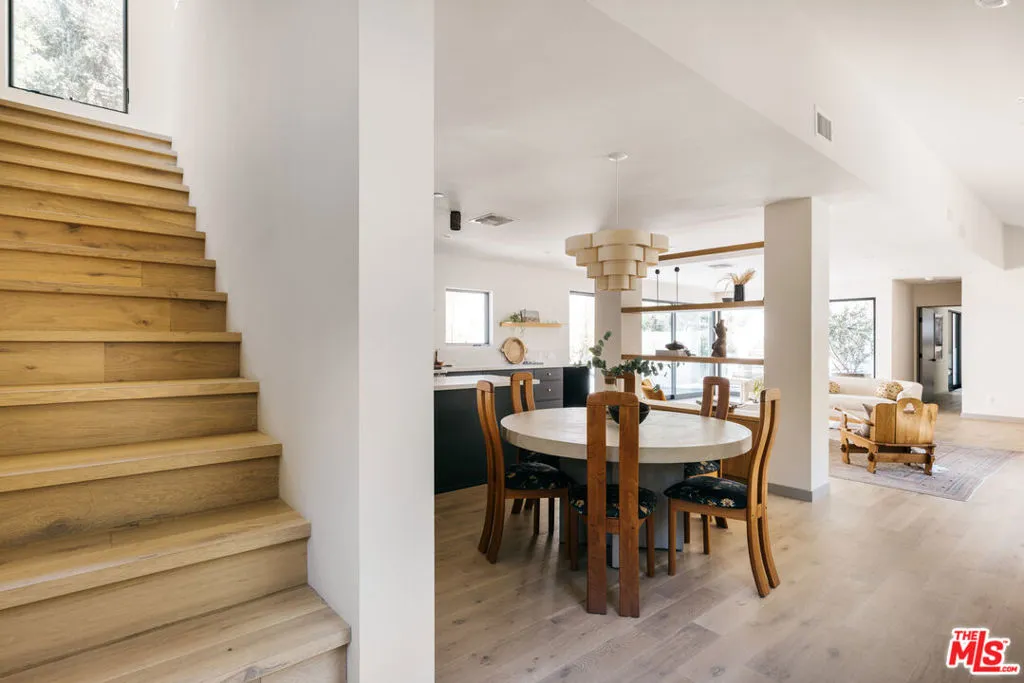 9843 Yoakum Drive, Beverly Hills, California 90210 home-pic-9